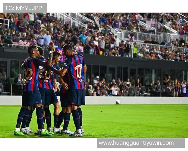 拉菲尼亚在社交媒体上向阿尔巴致敬感慨曾共战球场的荣耀时刻 拉菲尼亚在社交媒体上向阿尔巴致敬感慨曾共战球场的荣耀时刻