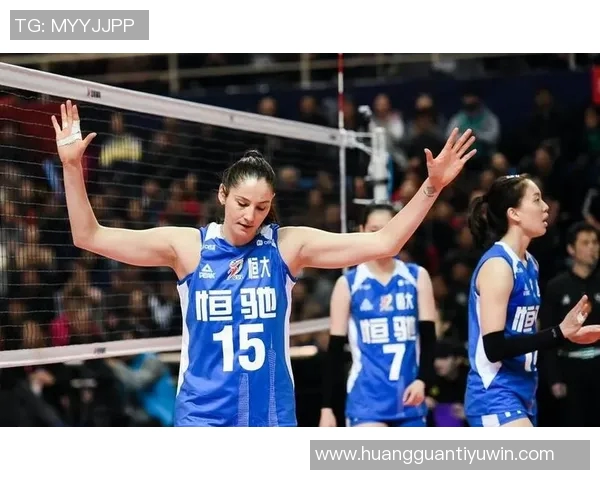 上海新援崔晓龙训练受伤将缺席揭幕战球队面临人员短缺挑战