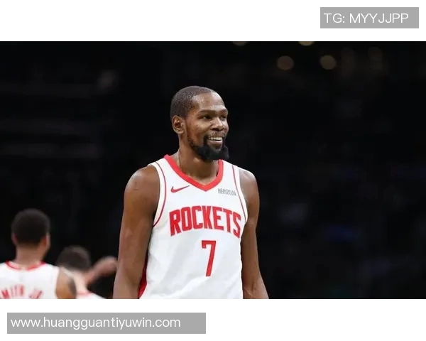 杜兰特强调球队五高阵容助力发挥身高体型优势提升竞争力 杜兰特强调球队五高阵容助力发挥身高体型优势提升竞争力